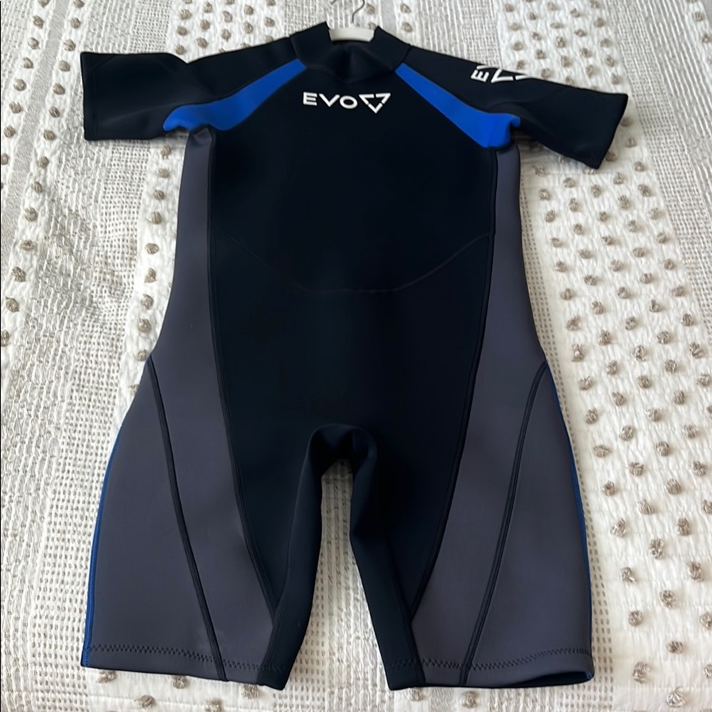 EVO Black and Blue 3 mm Short Sleeve Wetsuit